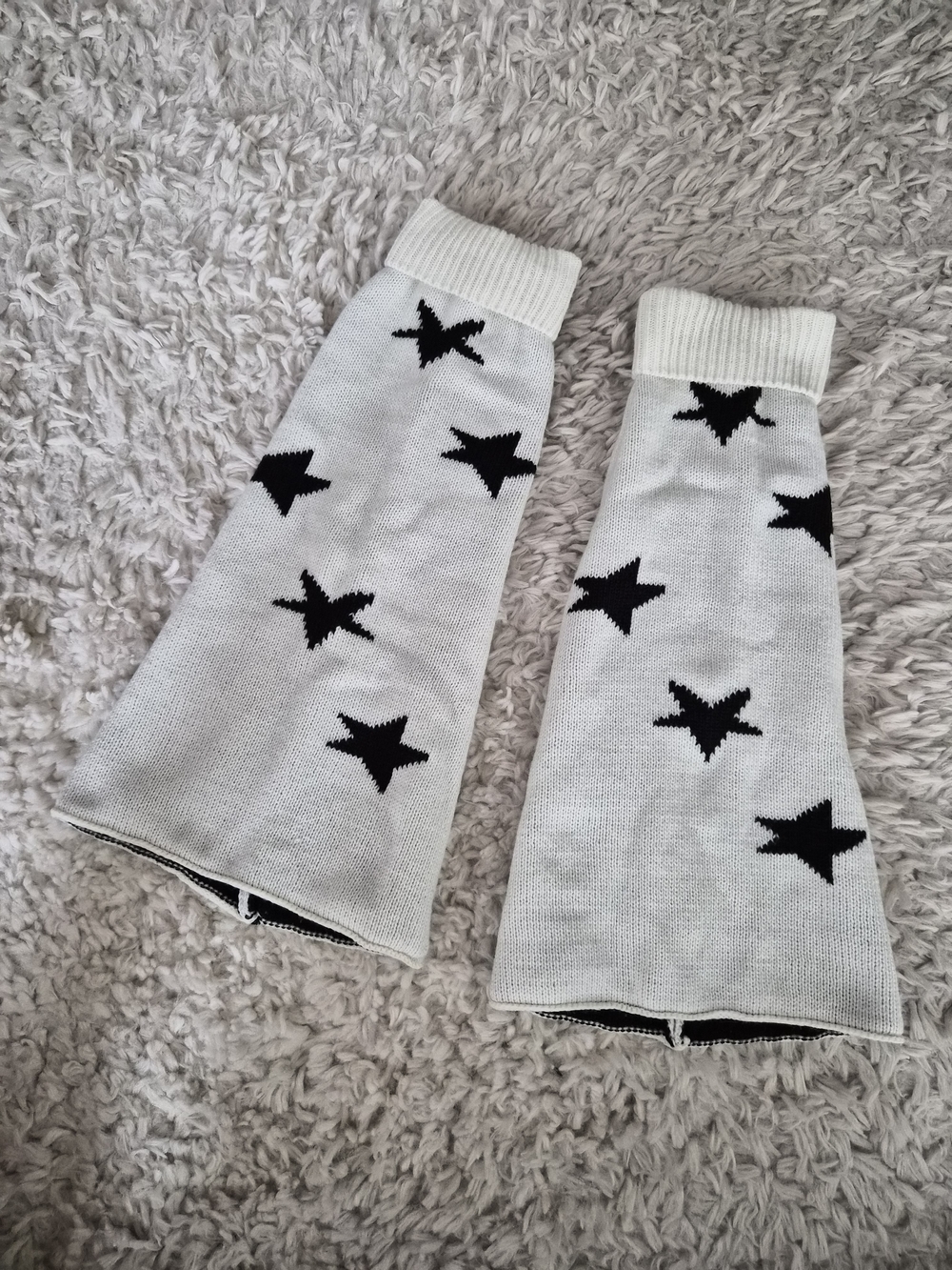 ​Y2K Star Print Knit Leg Warmers White & Black Grunge